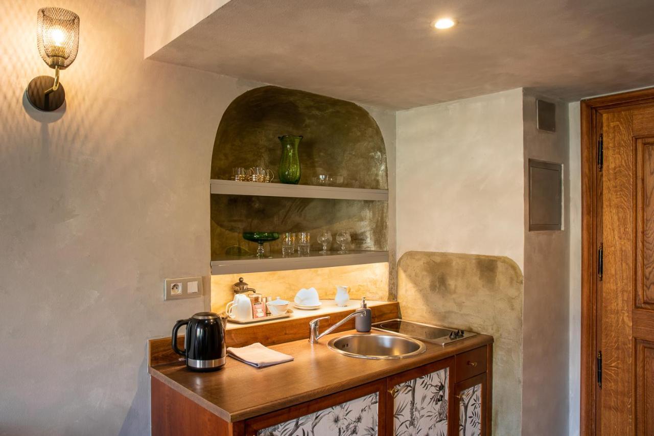 Deluxe Double Room,1003102557:JPEG